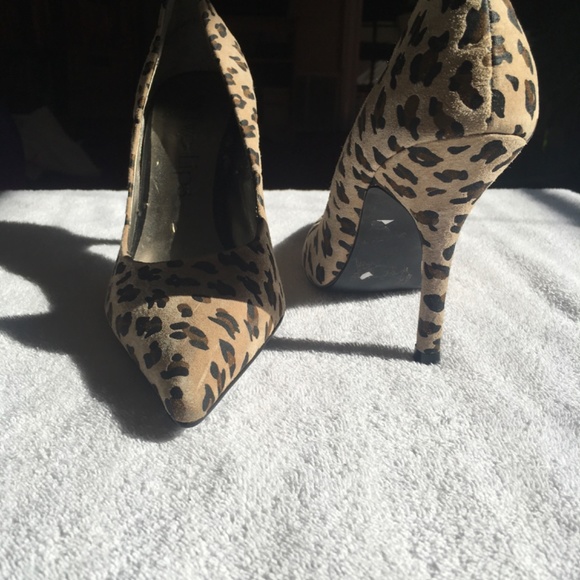 Heels - Picture 3 of 3